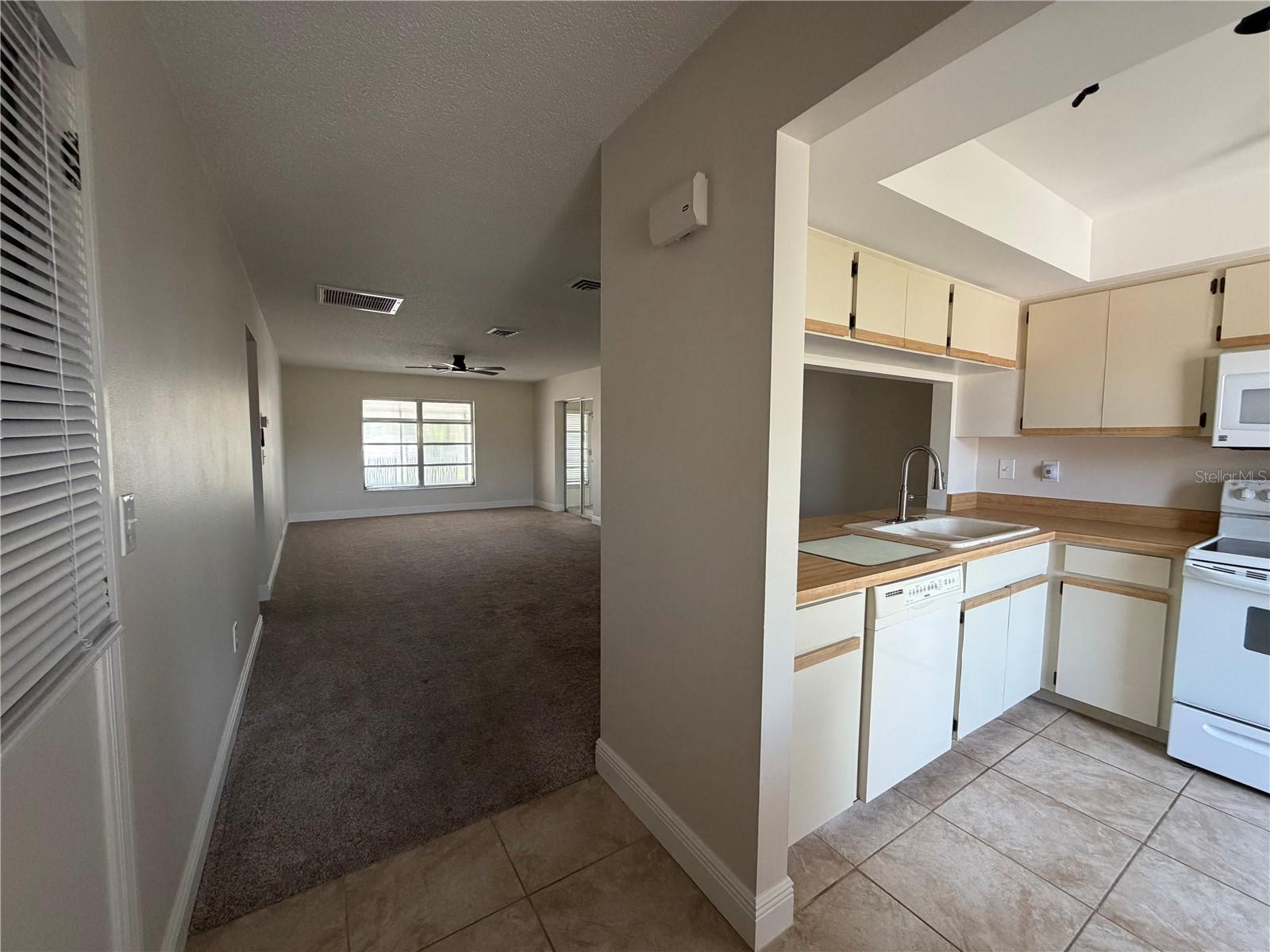 635 Harvey St Property Photo 3