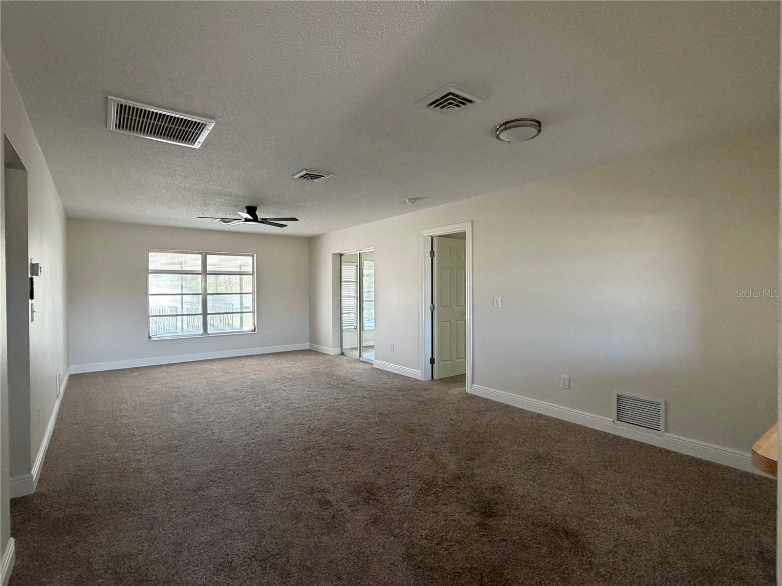 635 Harvey St Property Photo 4