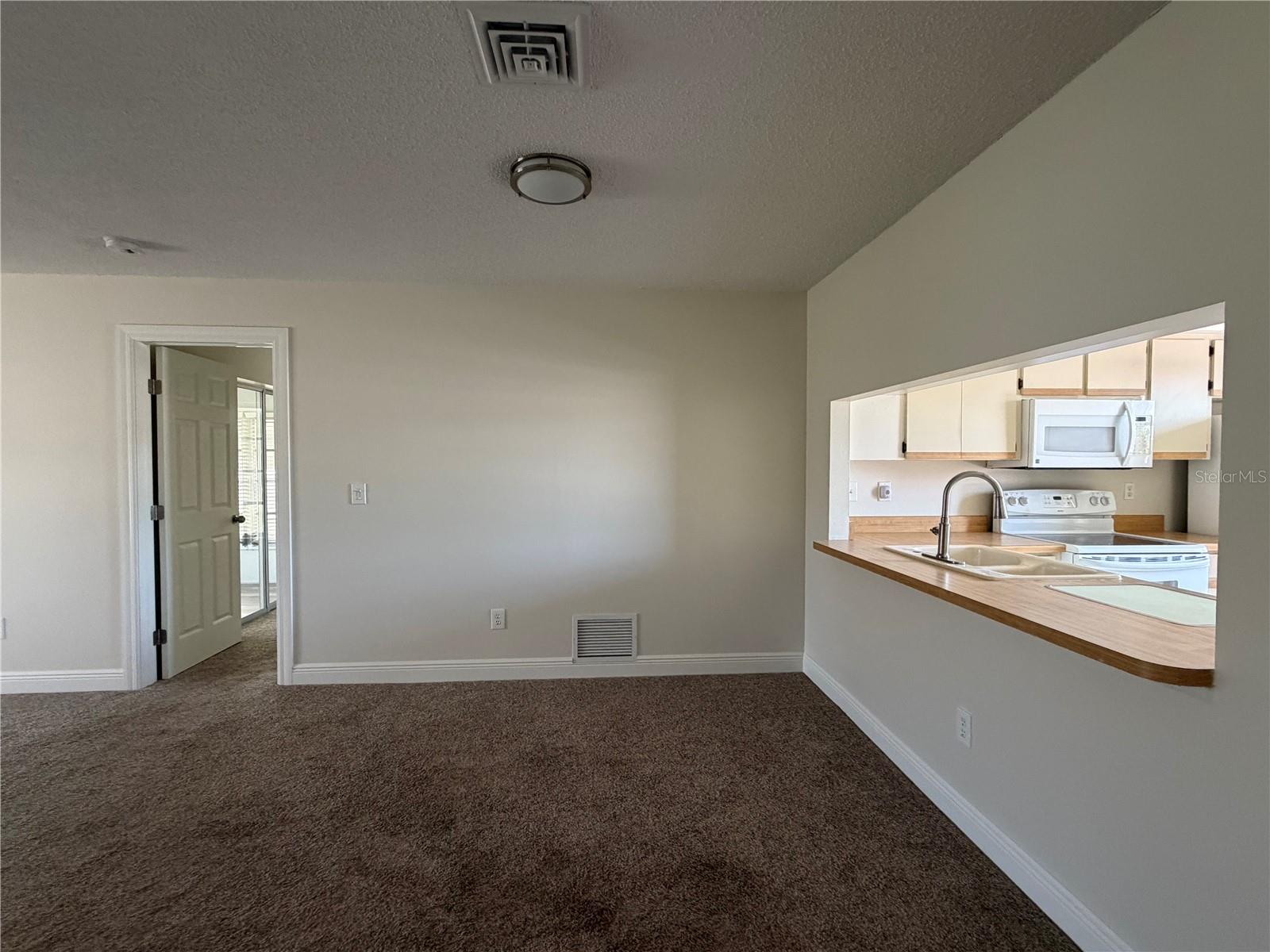 635 Harvey St Property Photo 7