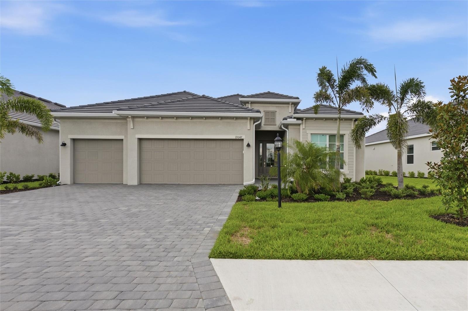 19047 SCALLOP LOOP Property Photo 1