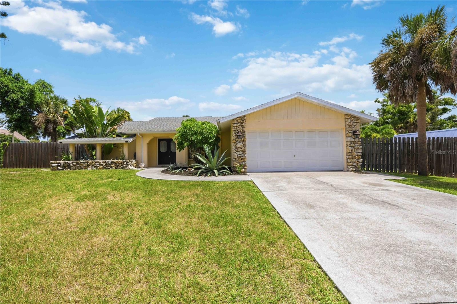 440 LYCHEE RD Property Photo 1