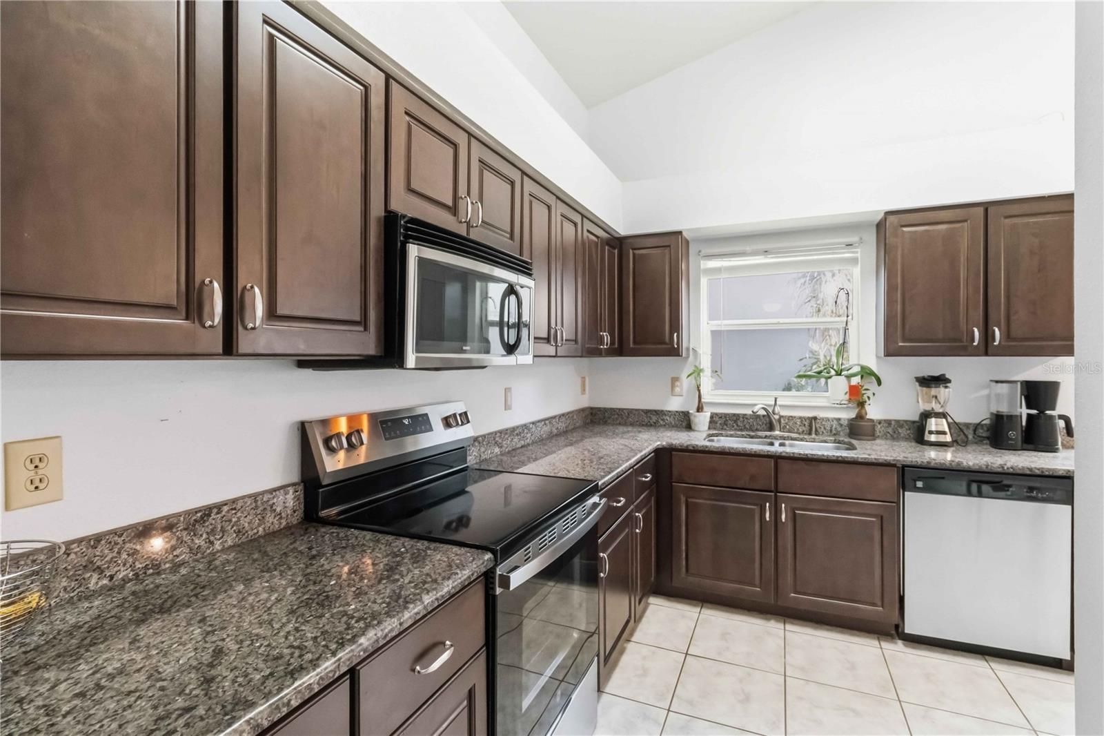13437 Beechberry Dr Property Photo 8