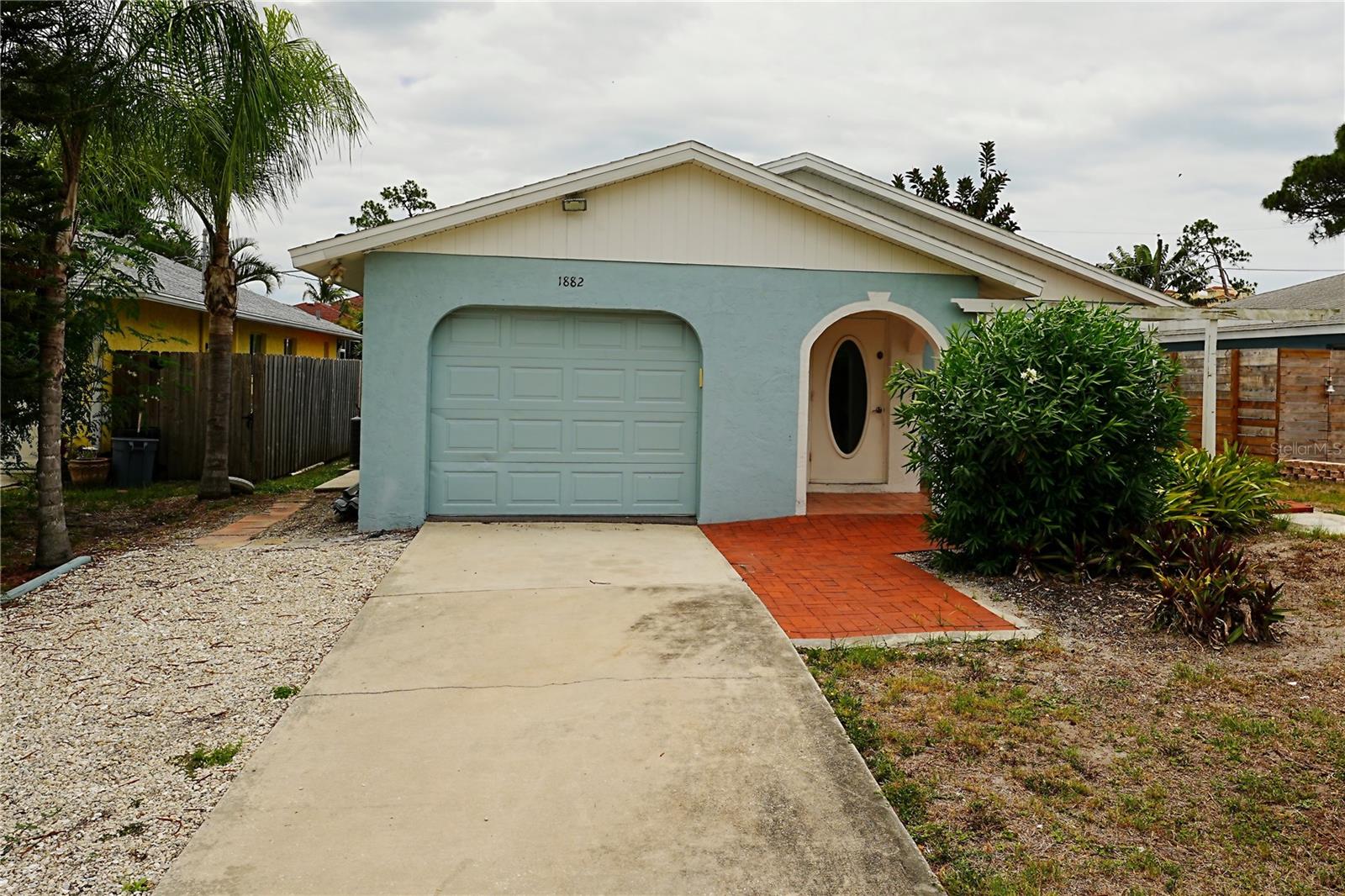 1882 Rita St Property Photo 2