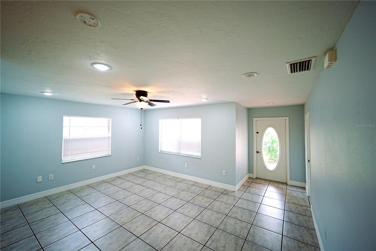 1882 Rita St Property Photo 3