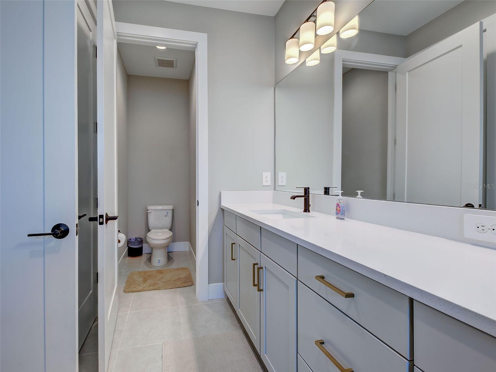 1684 Lugano Cir Property Photo 24