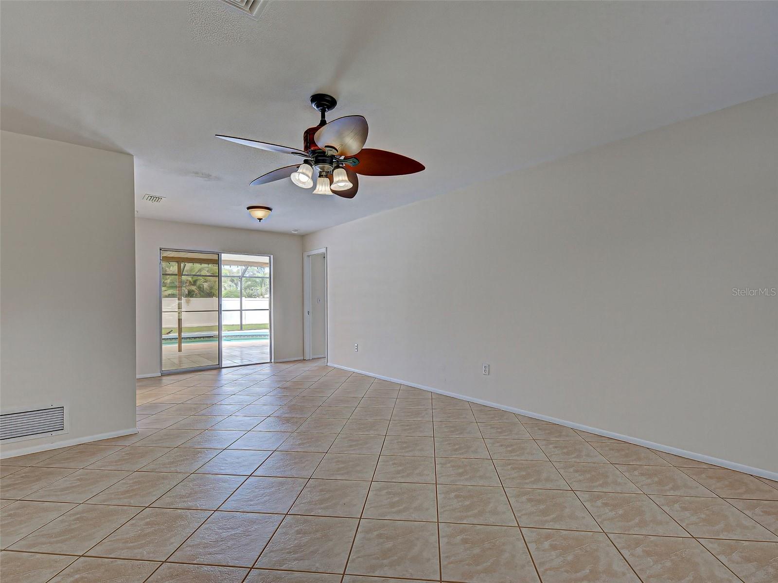 3640 Sterling Rd Property Photo 14