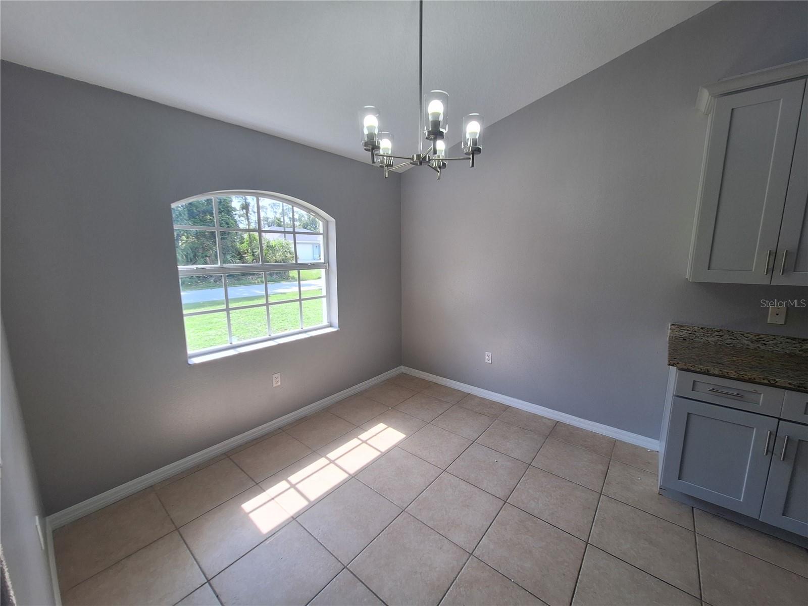 1220 Waycross St Property Photo 3