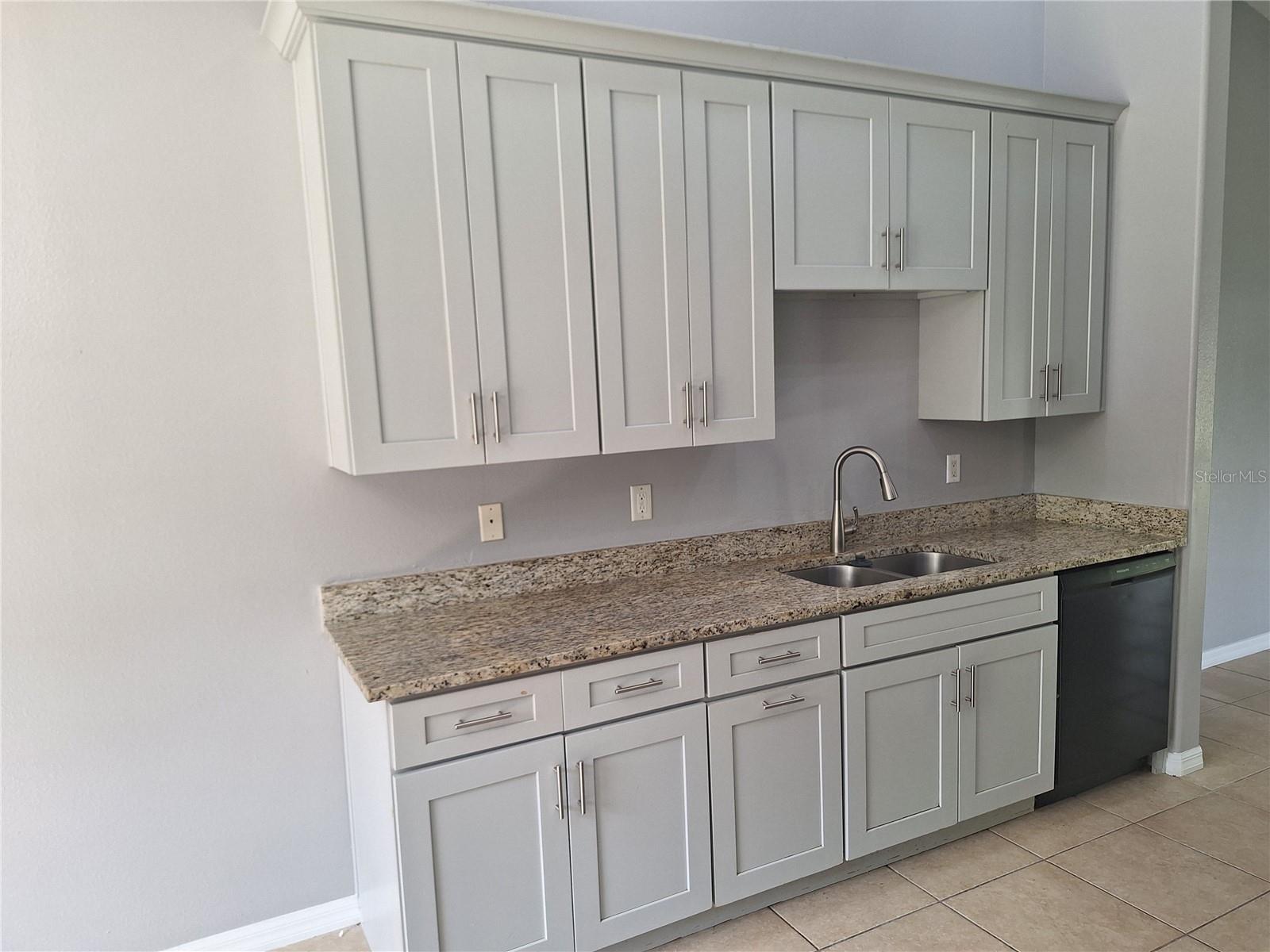 1220 Waycross St Property Photo 4