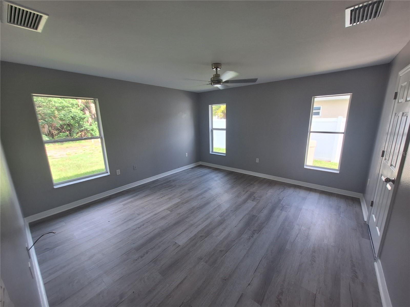 1220 Waycross St Property Photo 11