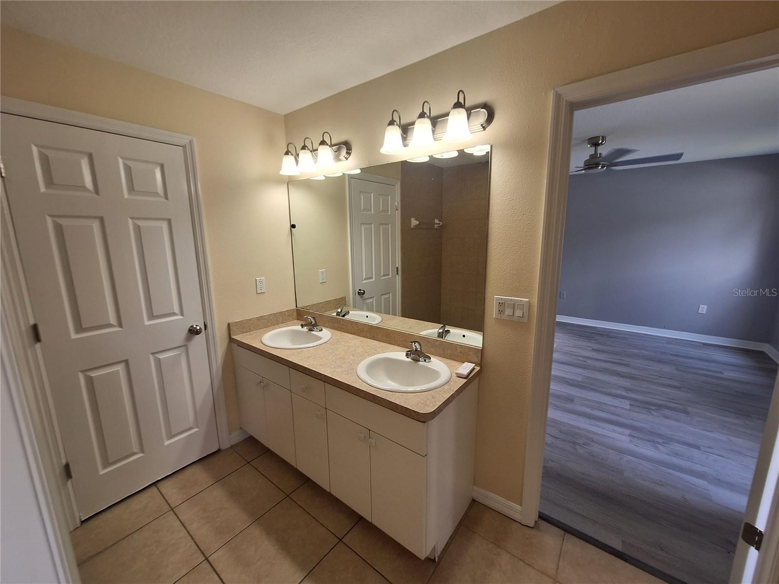 1220 Waycross St Property Photo 14