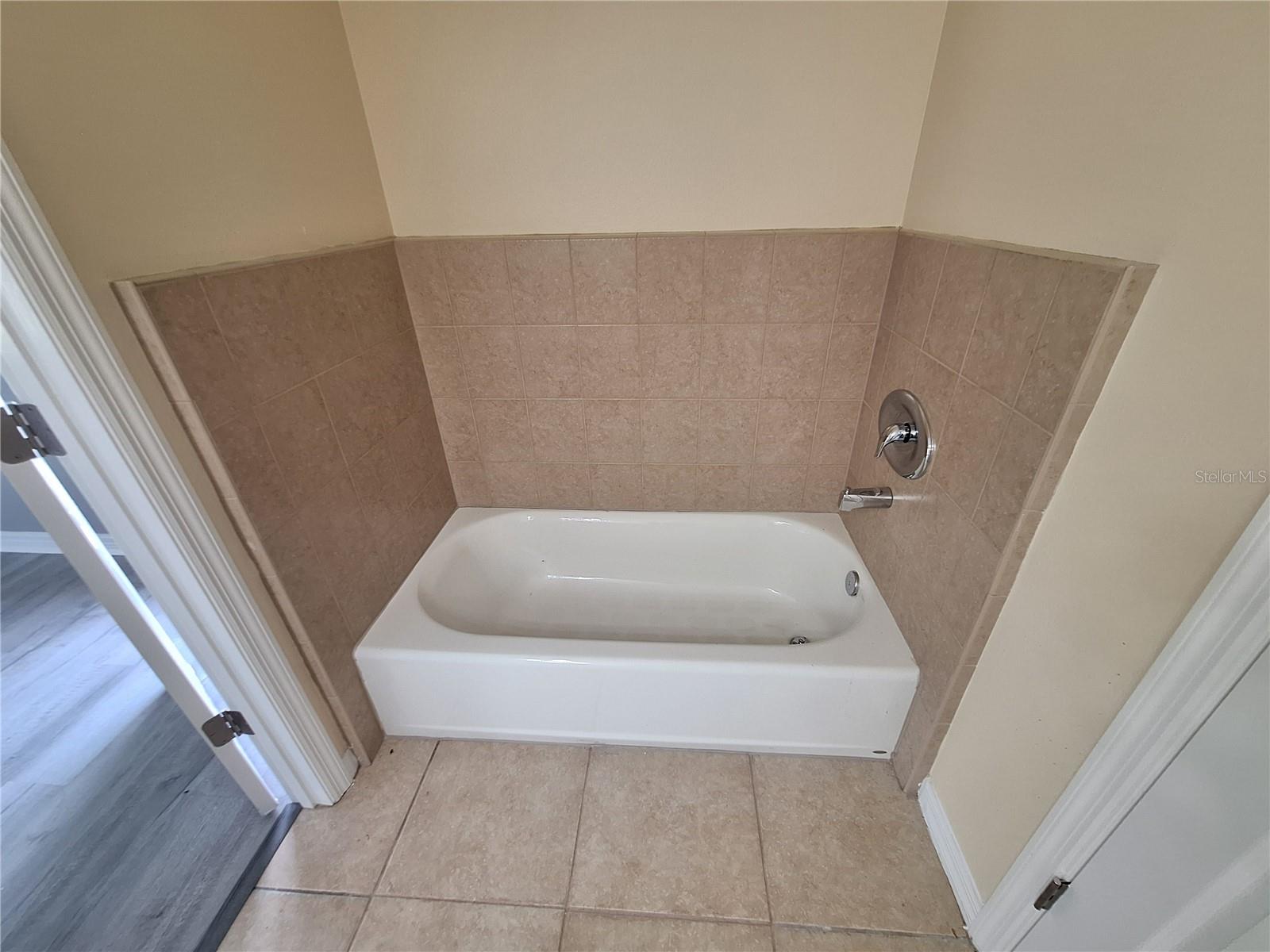 1220 Waycross St Property Photo 16