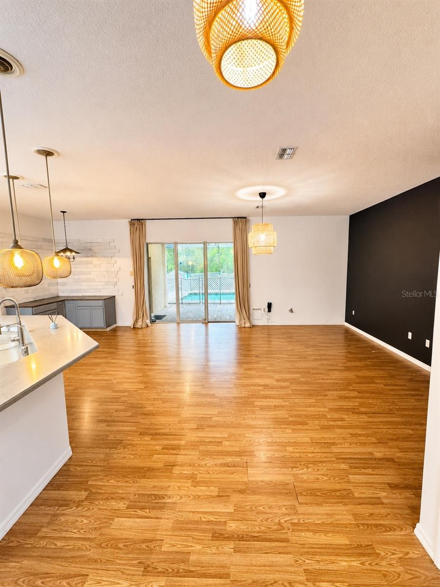 12716 Balsam Ave Property Photo 8