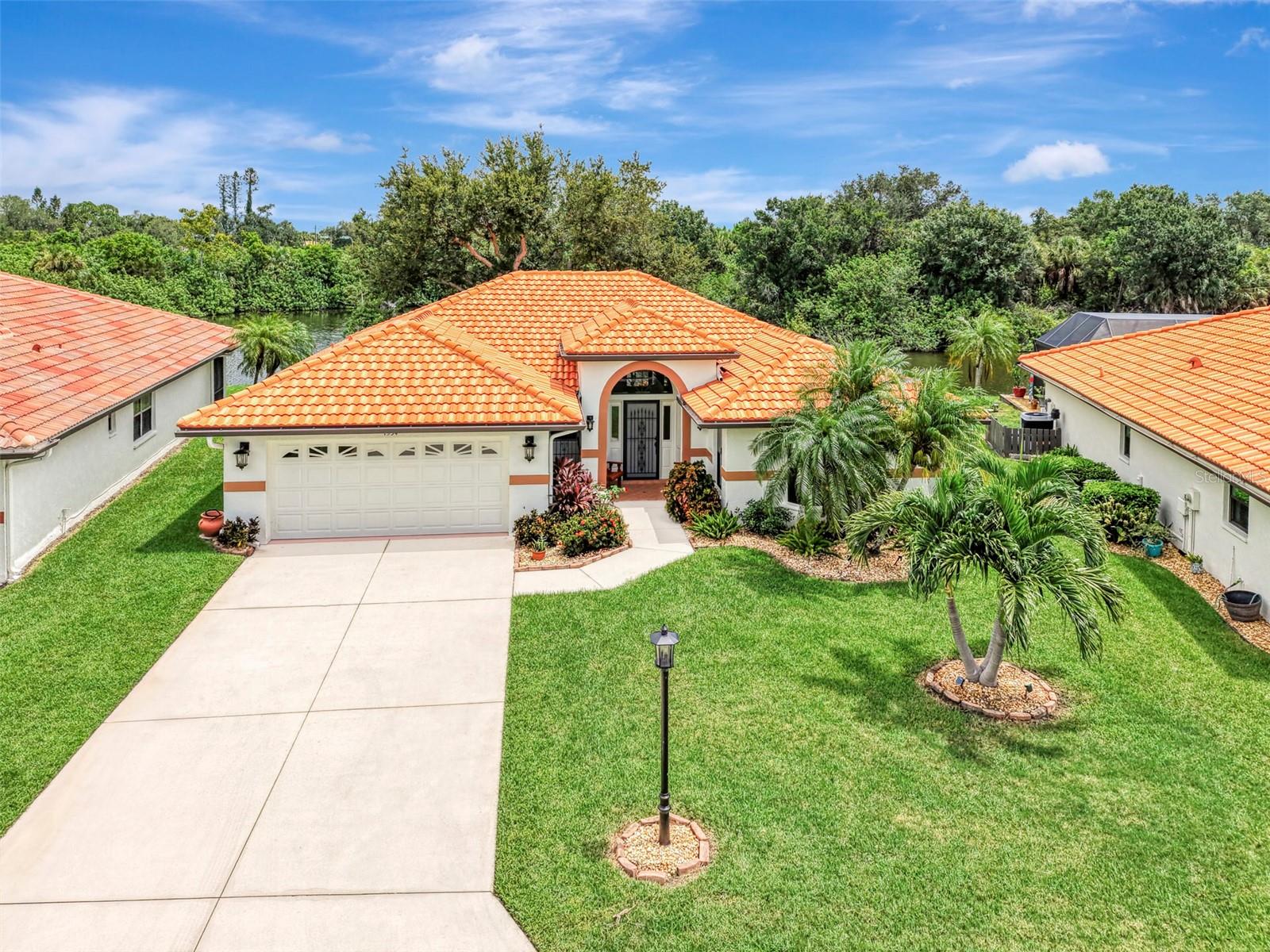 1934 Cove Pointe Dr Property Photo 1