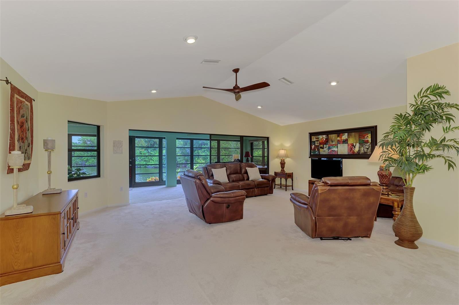 1934 Cove Pointe Dr Property Photo 15