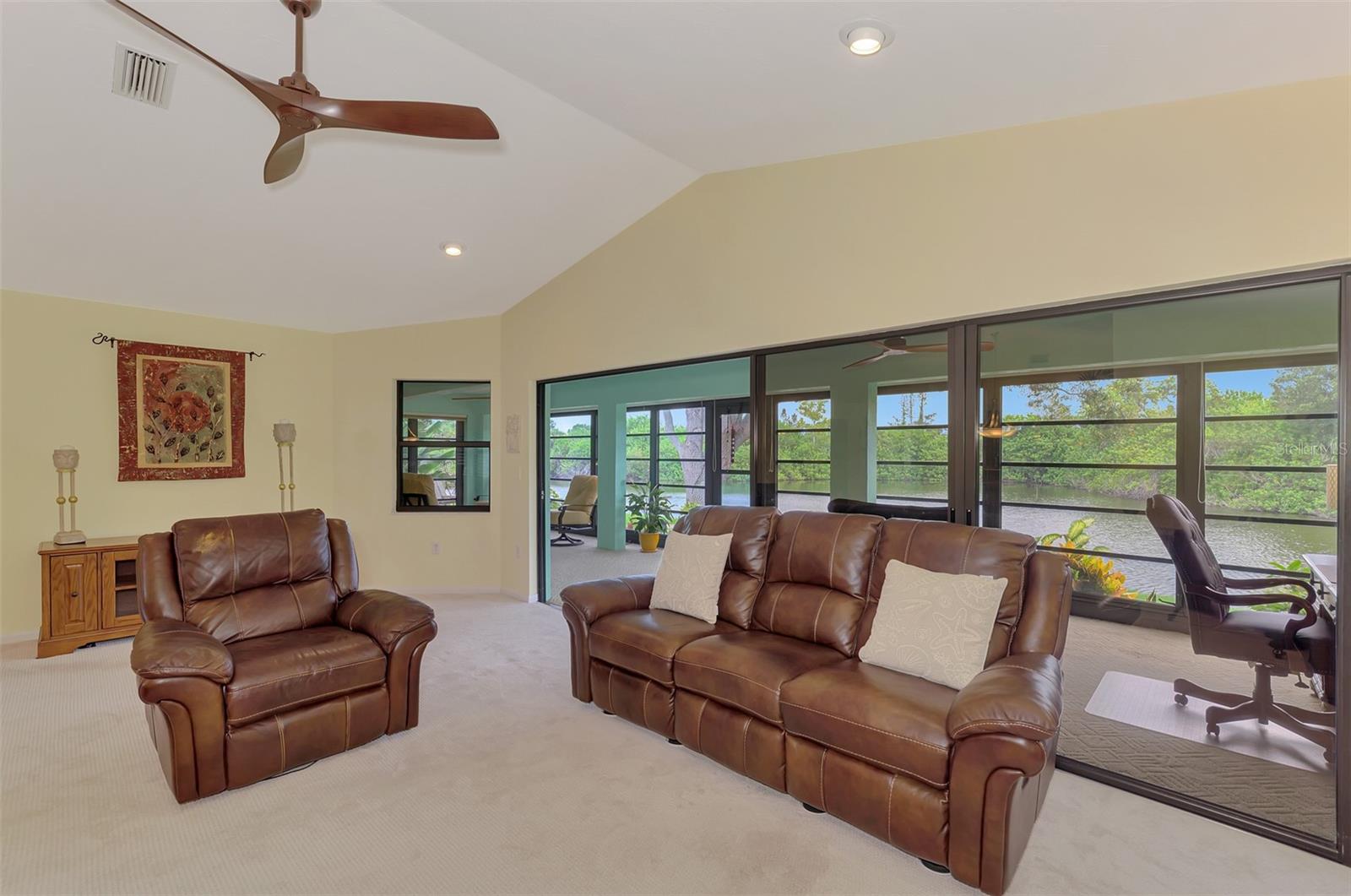 1934 Cove Pointe Dr Property Photo 17