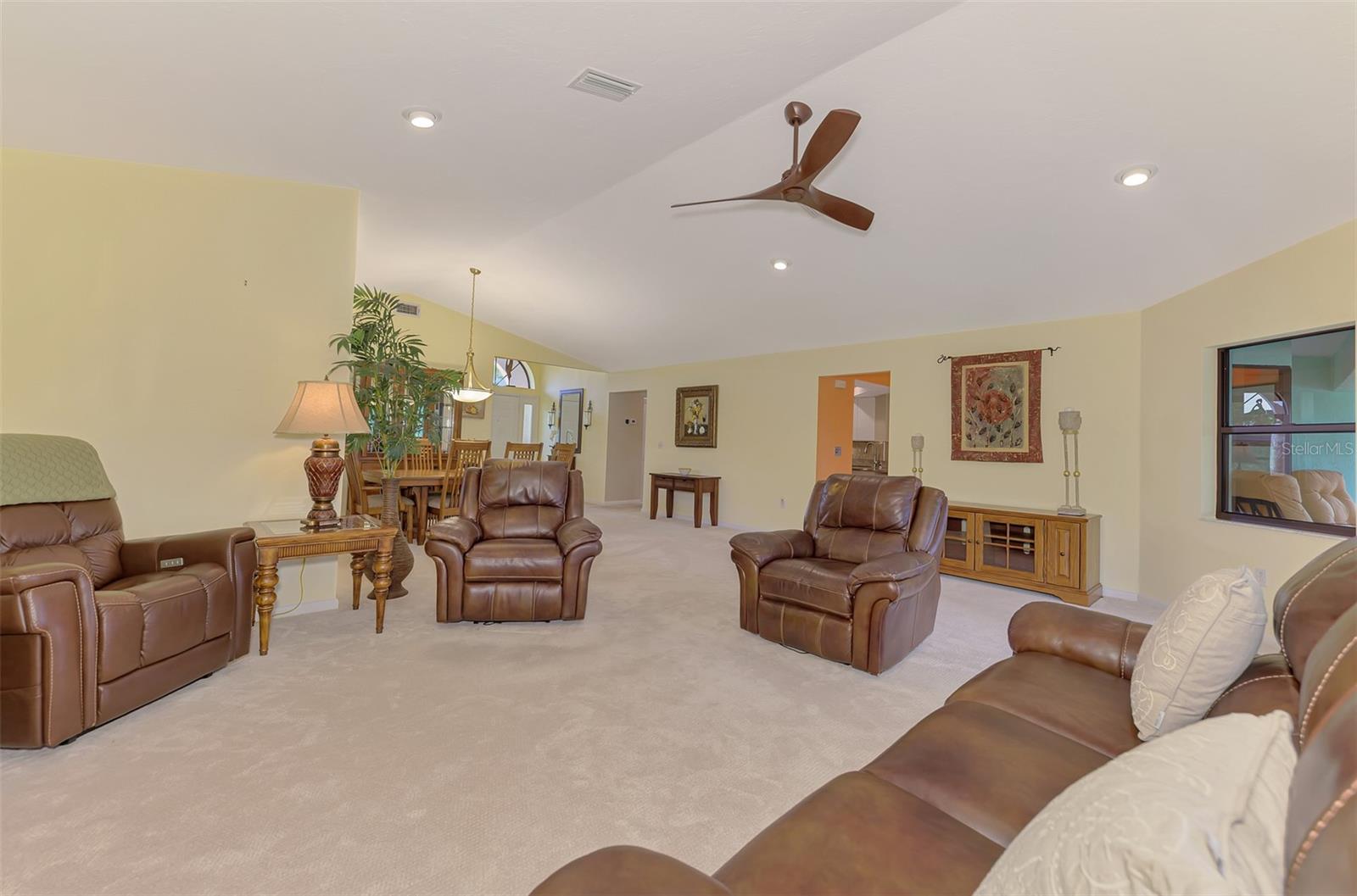 1934 Cove Pointe Dr Property Photo 19