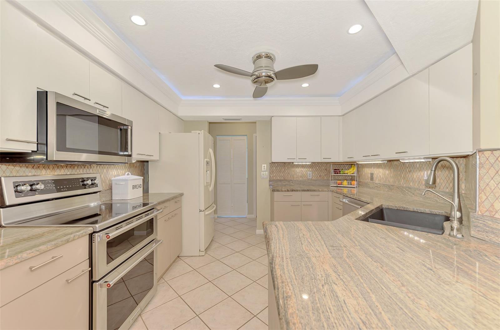 1934 Cove Pointe Dr Property Photo 26