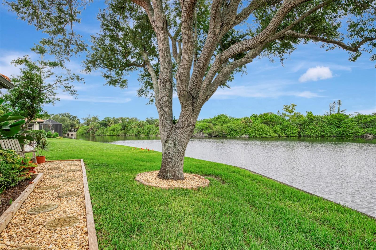 1934 Cove Pointe Dr Property Photo 49
