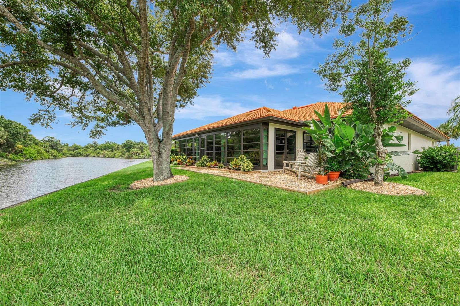 1934 Cove Pointe Dr Property Photo 51