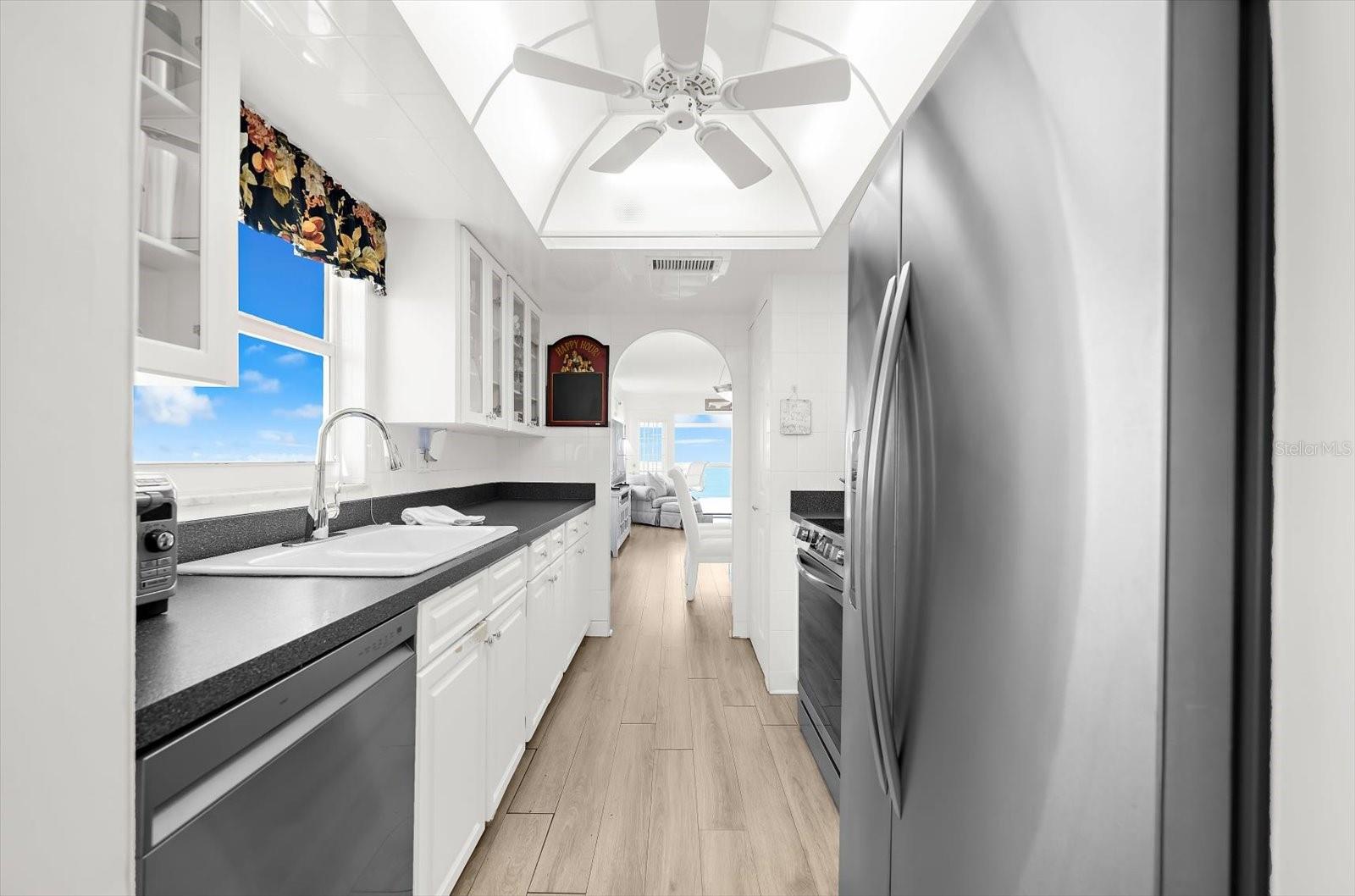 255 The Esplanade N #701 Property Photo 8
