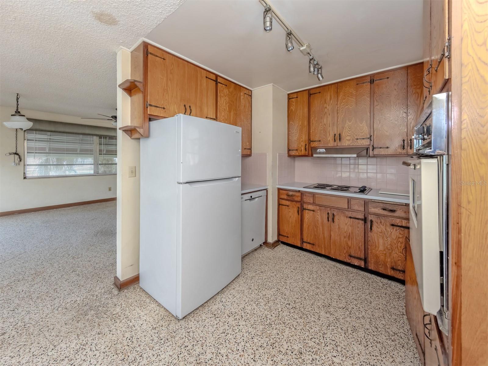 730 S Venice Blvd Property Photo 5