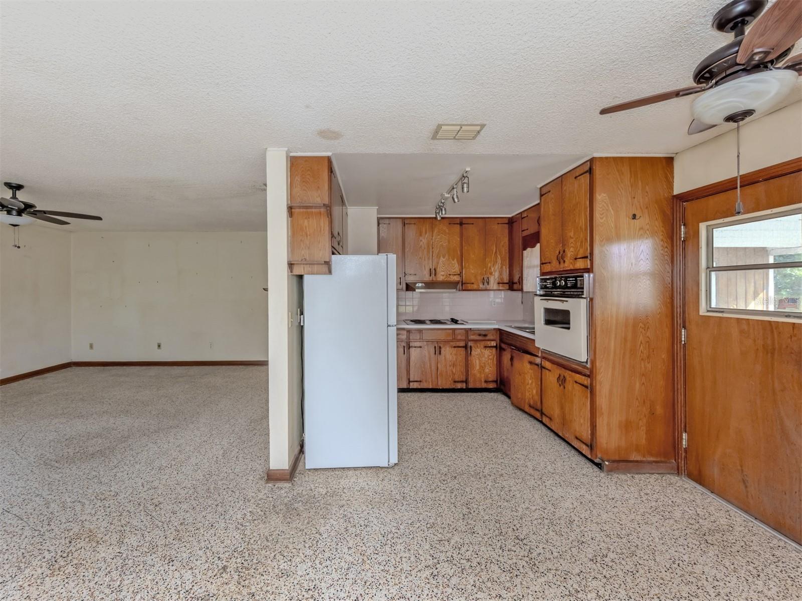 730 S Venice Blvd Property Photo 7