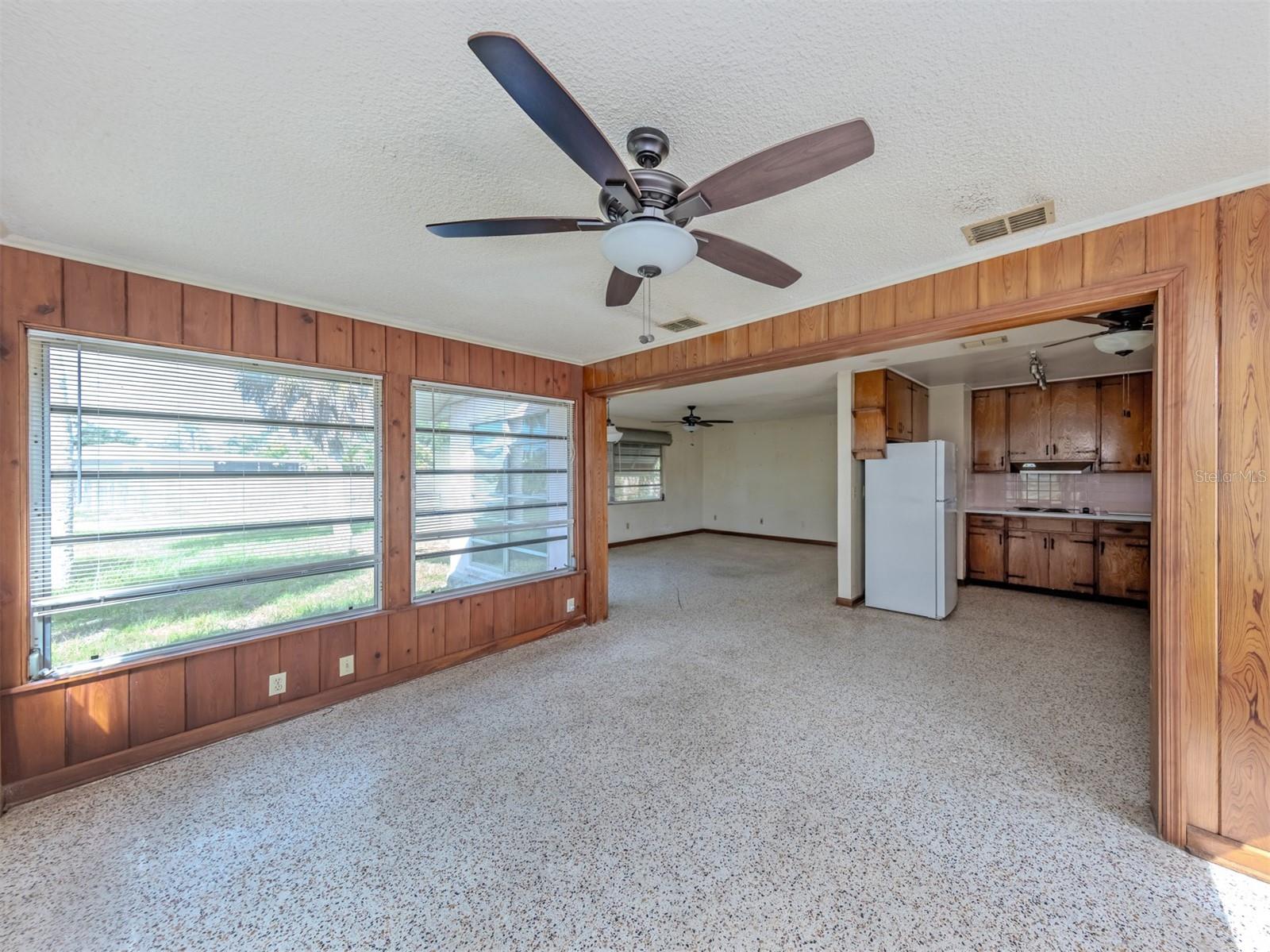 730 S Venice Blvd Property Photo 8