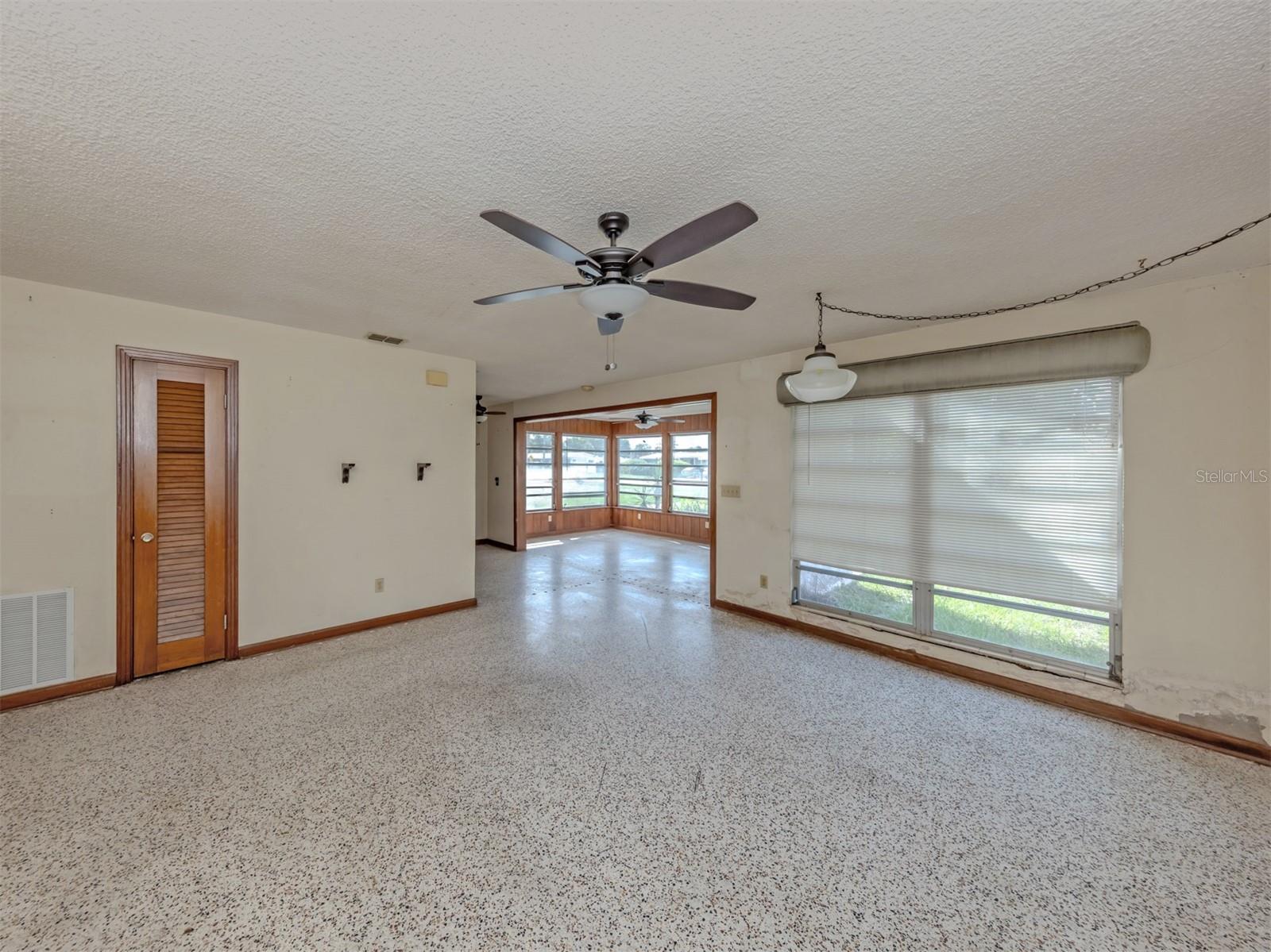 730 S Venice Blvd Property Photo 9