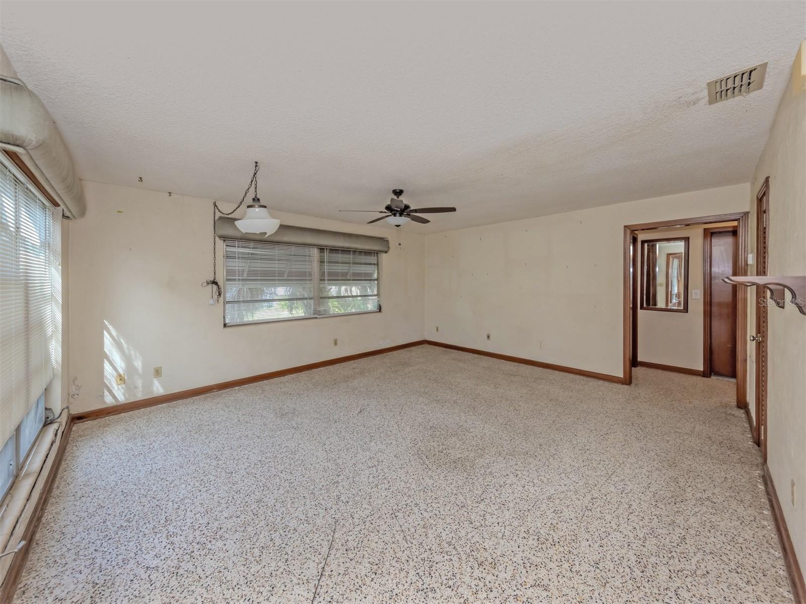 730 S Venice Blvd Property Photo 14