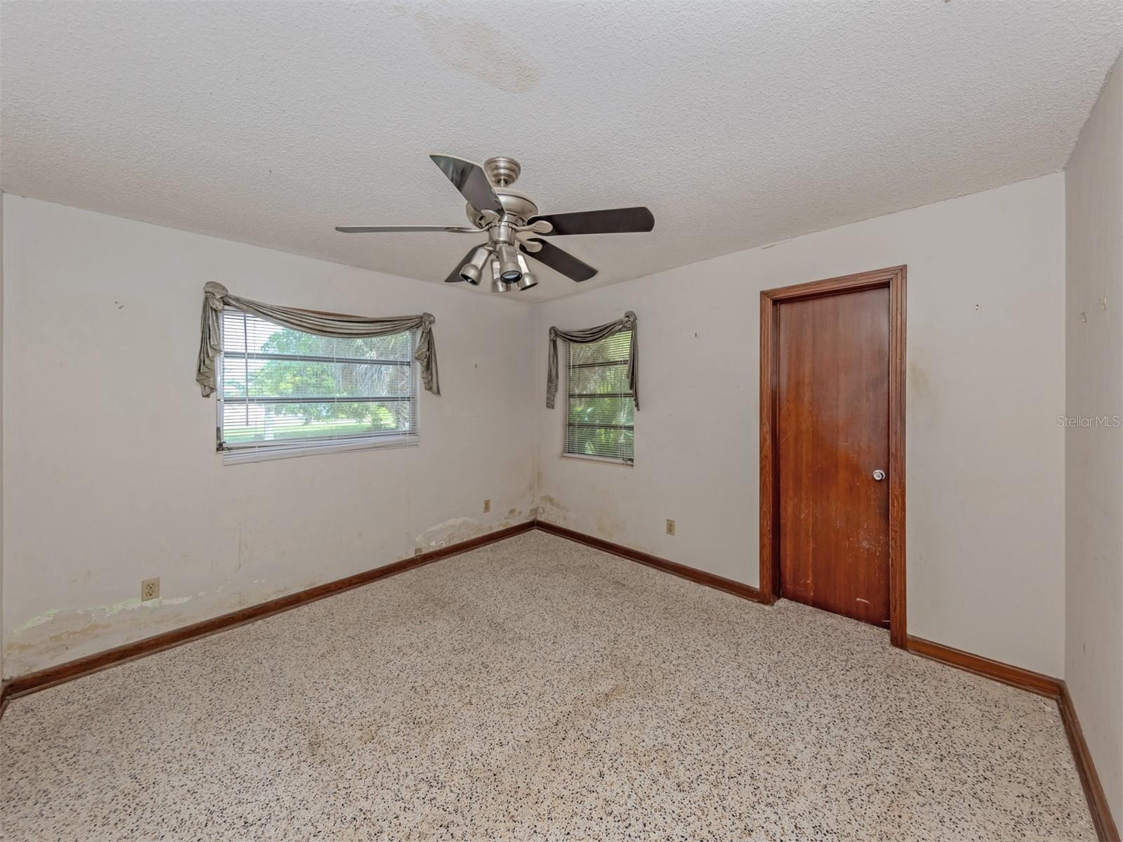 730 S Venice Blvd Property Photo 17