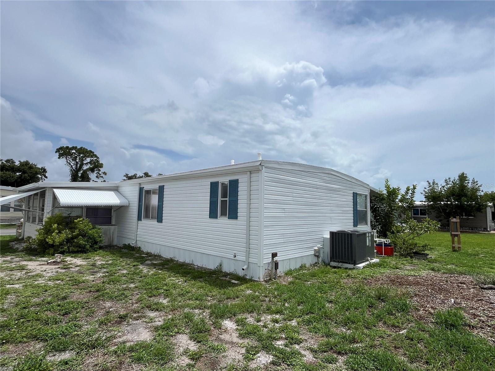 900 Jolanda Cir Property Photo 4