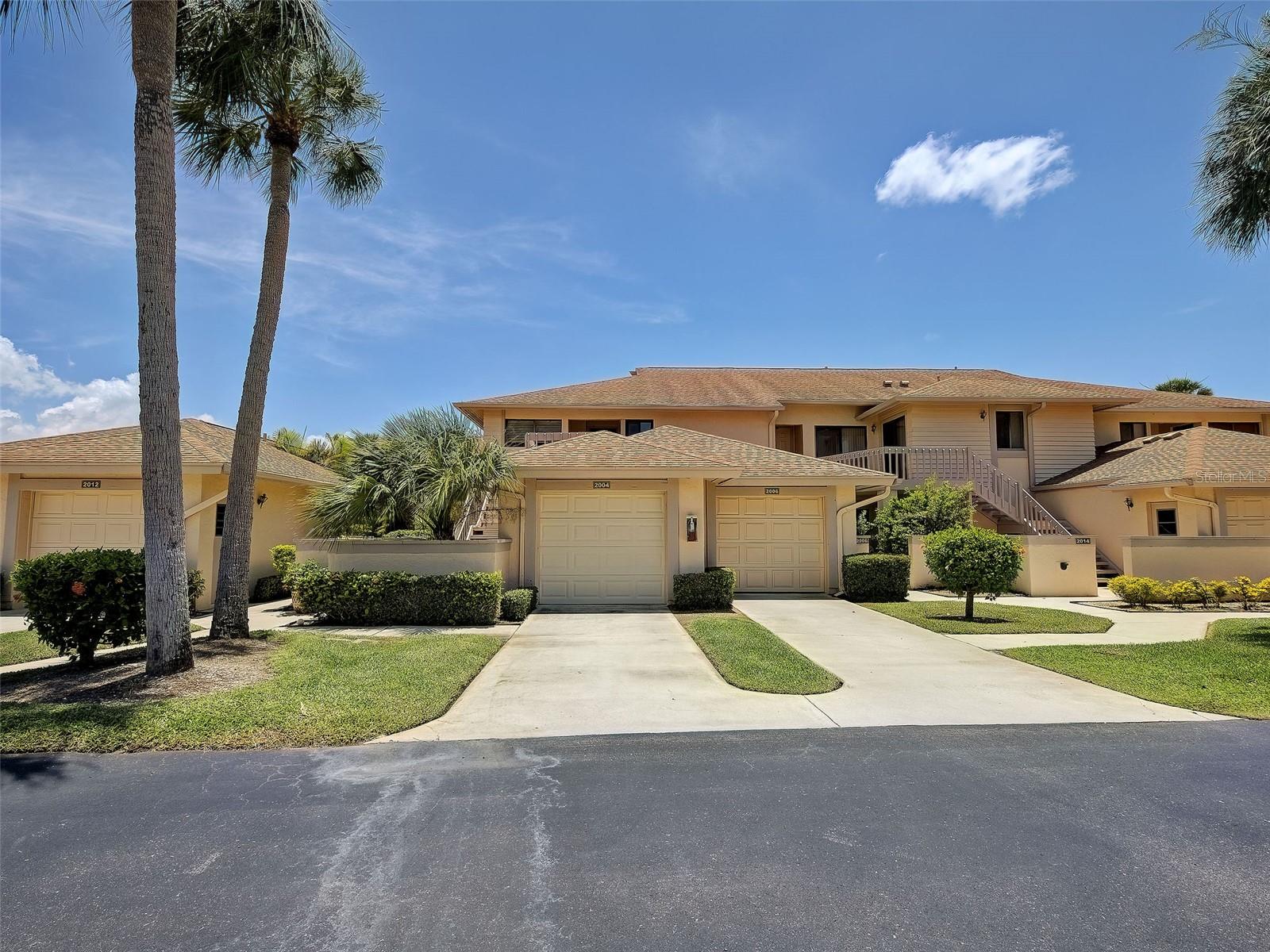 2004 LONGPOINTE CIR #E2 Property Photo 1