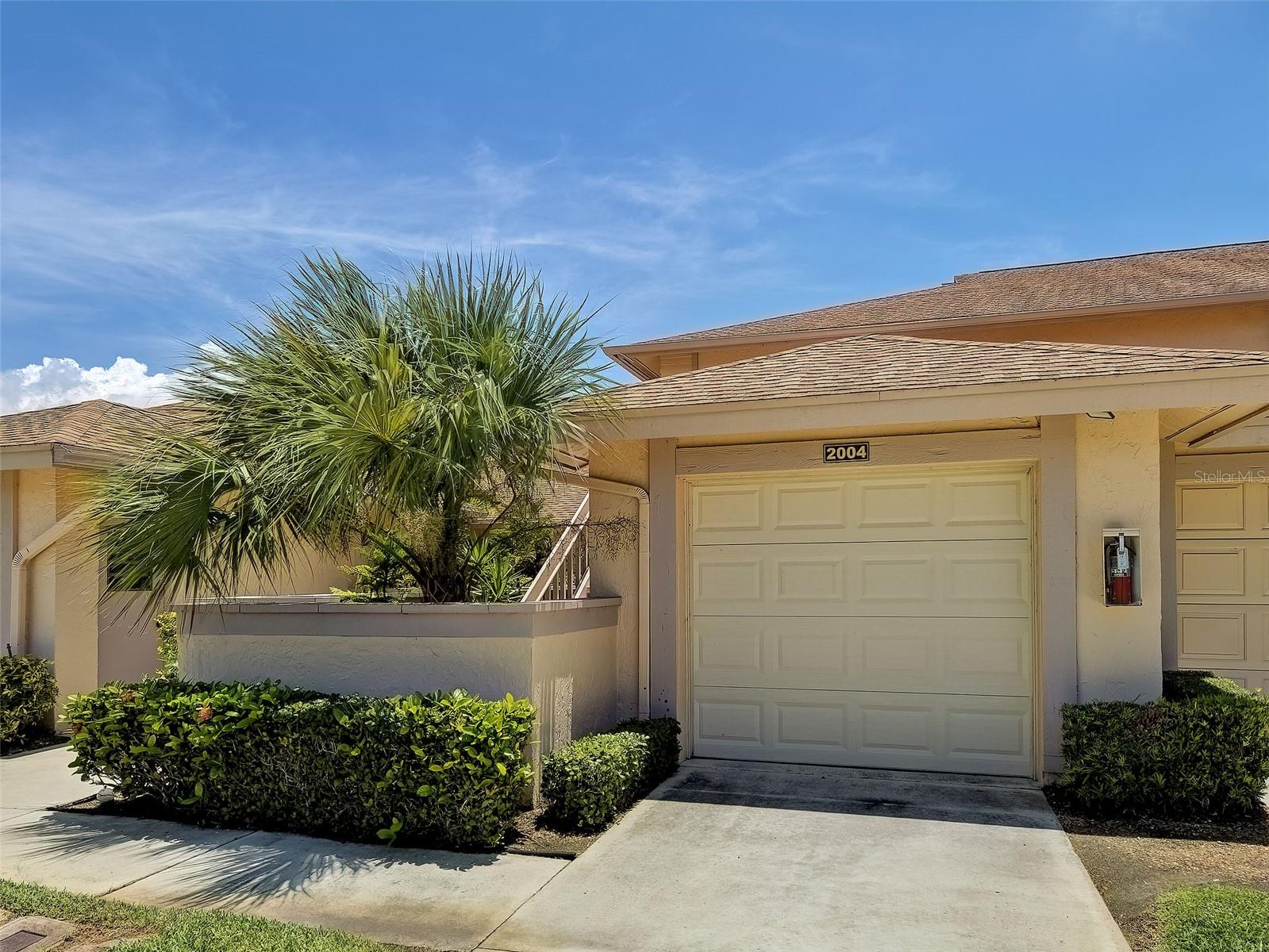 2004 Longpointe Cir #e2 Property Photo 2