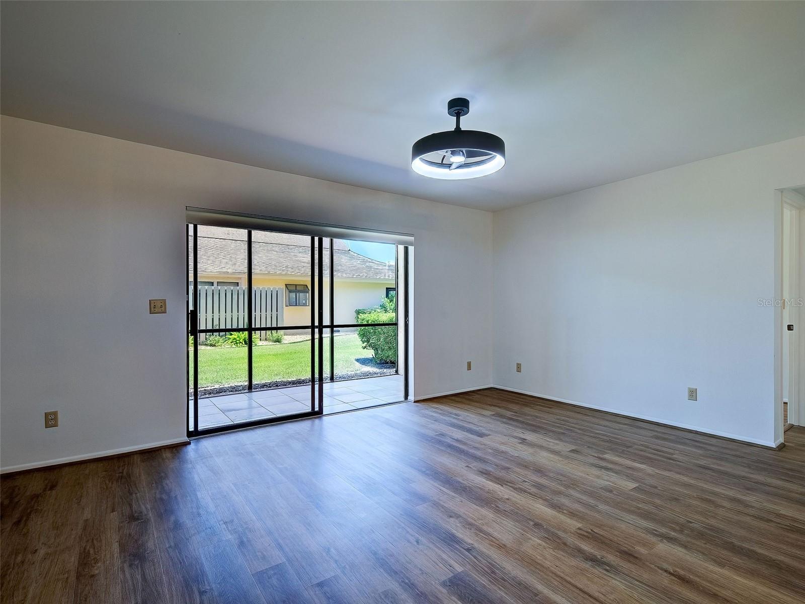 2004 Longpointe Cir #e2 Property Photo 12