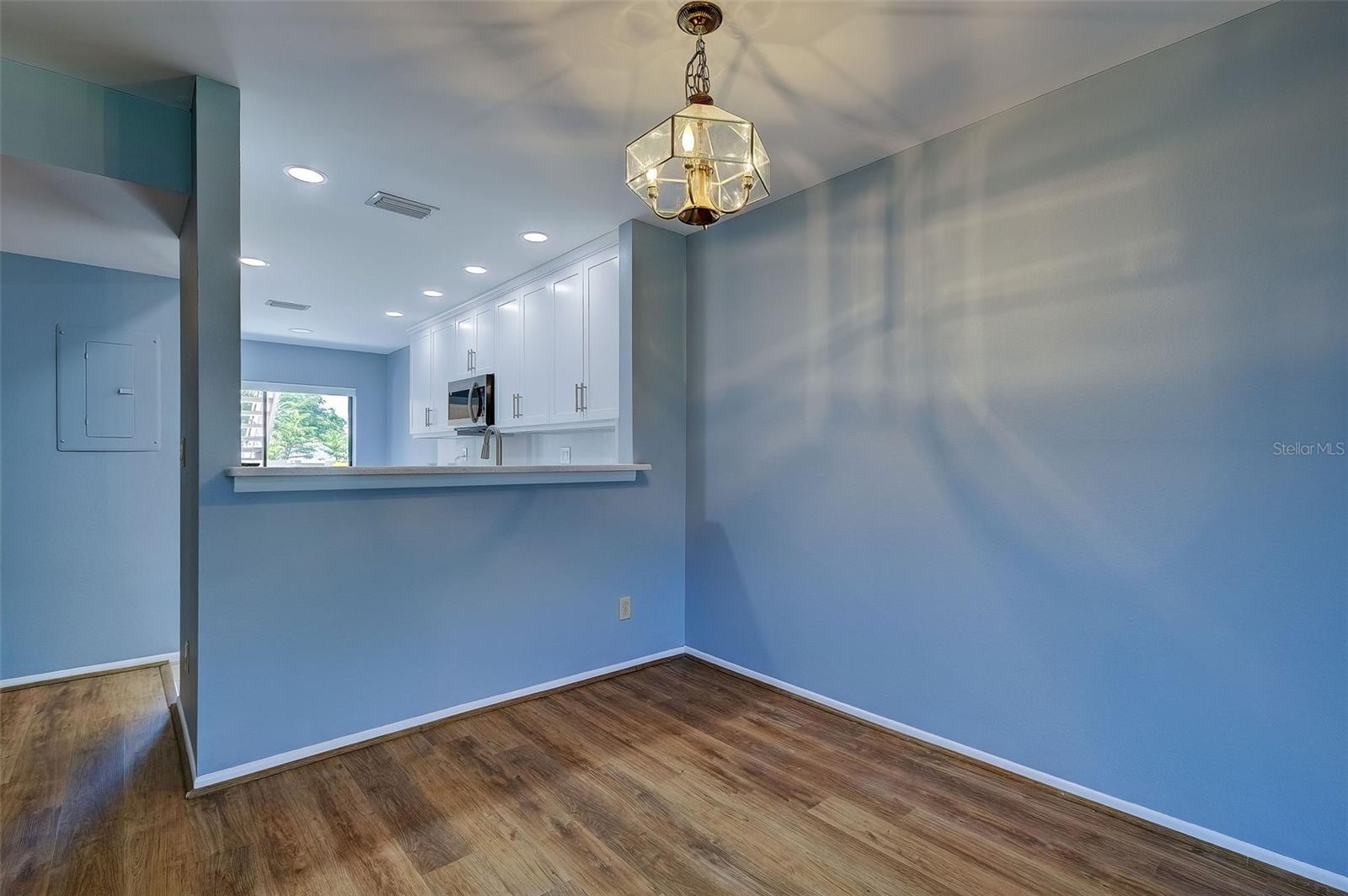 2004 Longpointe Cir #e2 Property Photo 15