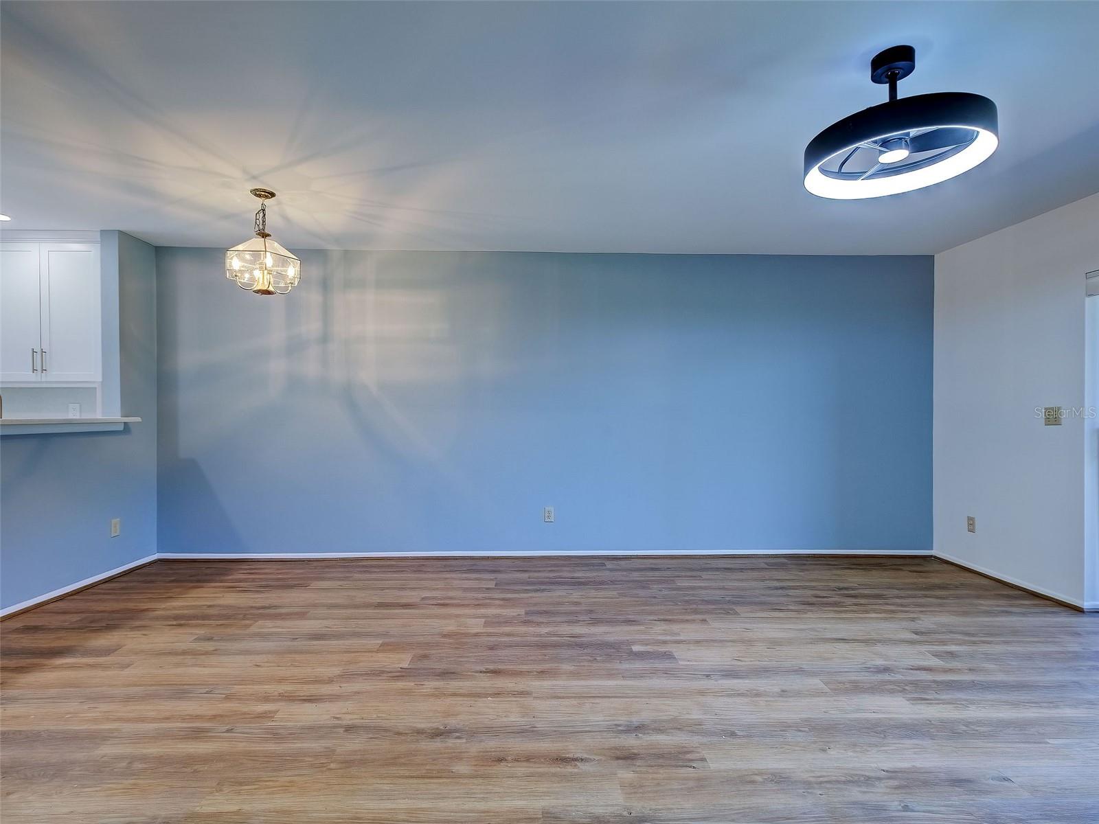 2004 Longpointe Cir #e2 Property Photo 16