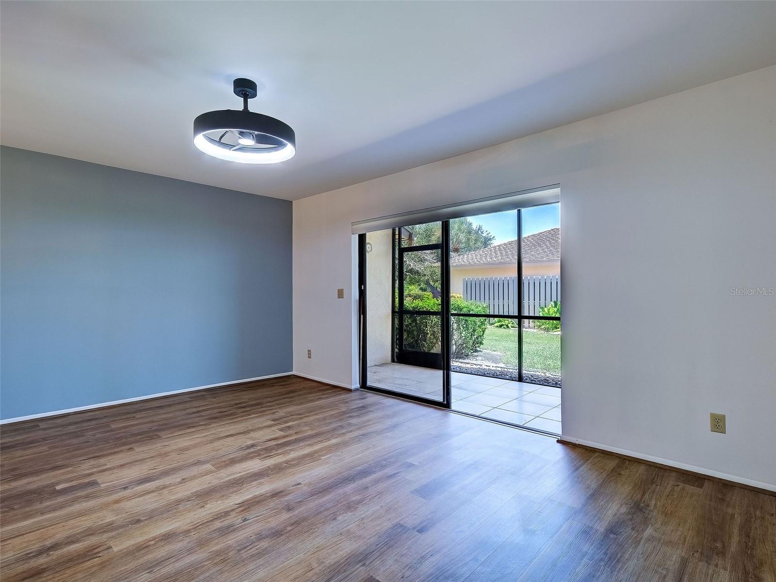 2004 Longpointe Cir #e2 Property Photo 17