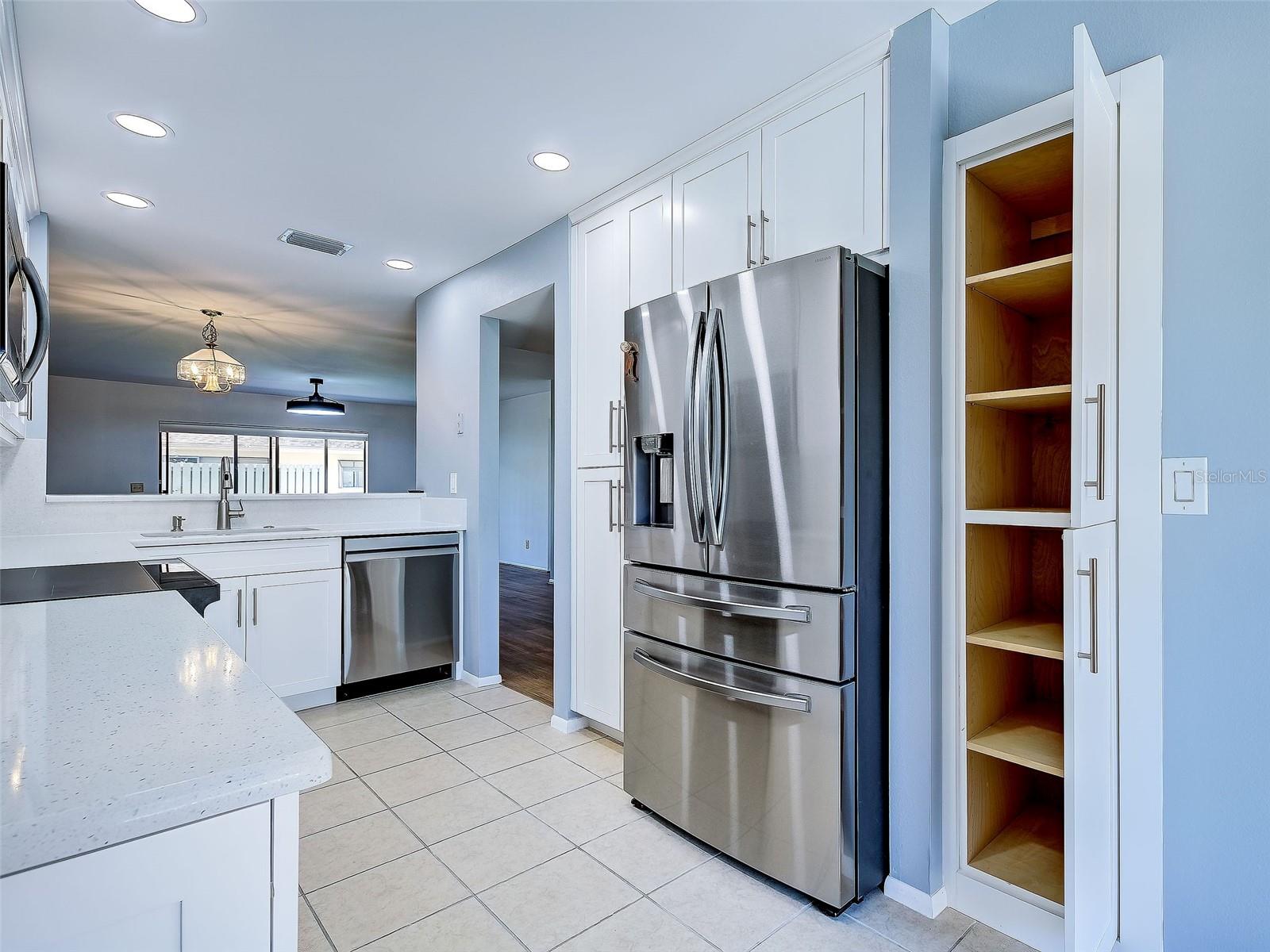 2004 Longpointe Cir #e2 Property Photo 21