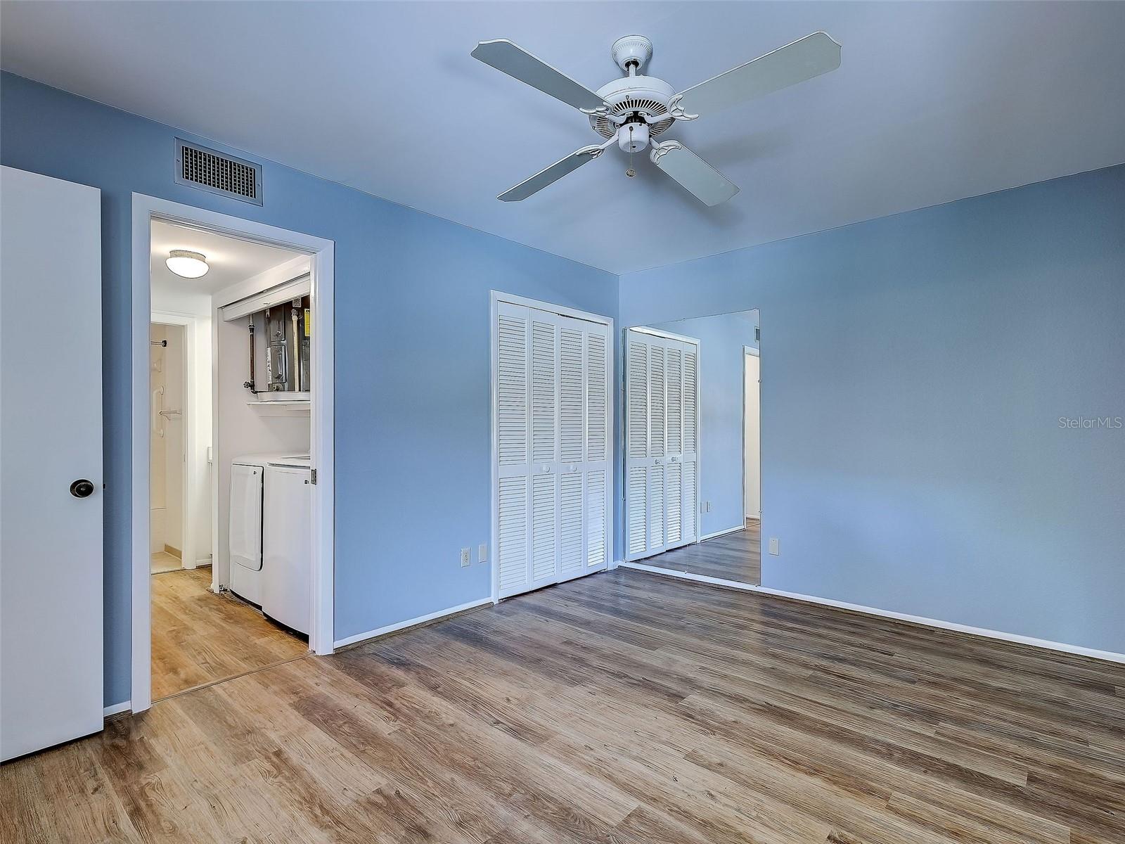 2004 Longpointe Cir #e2 Property Photo 28