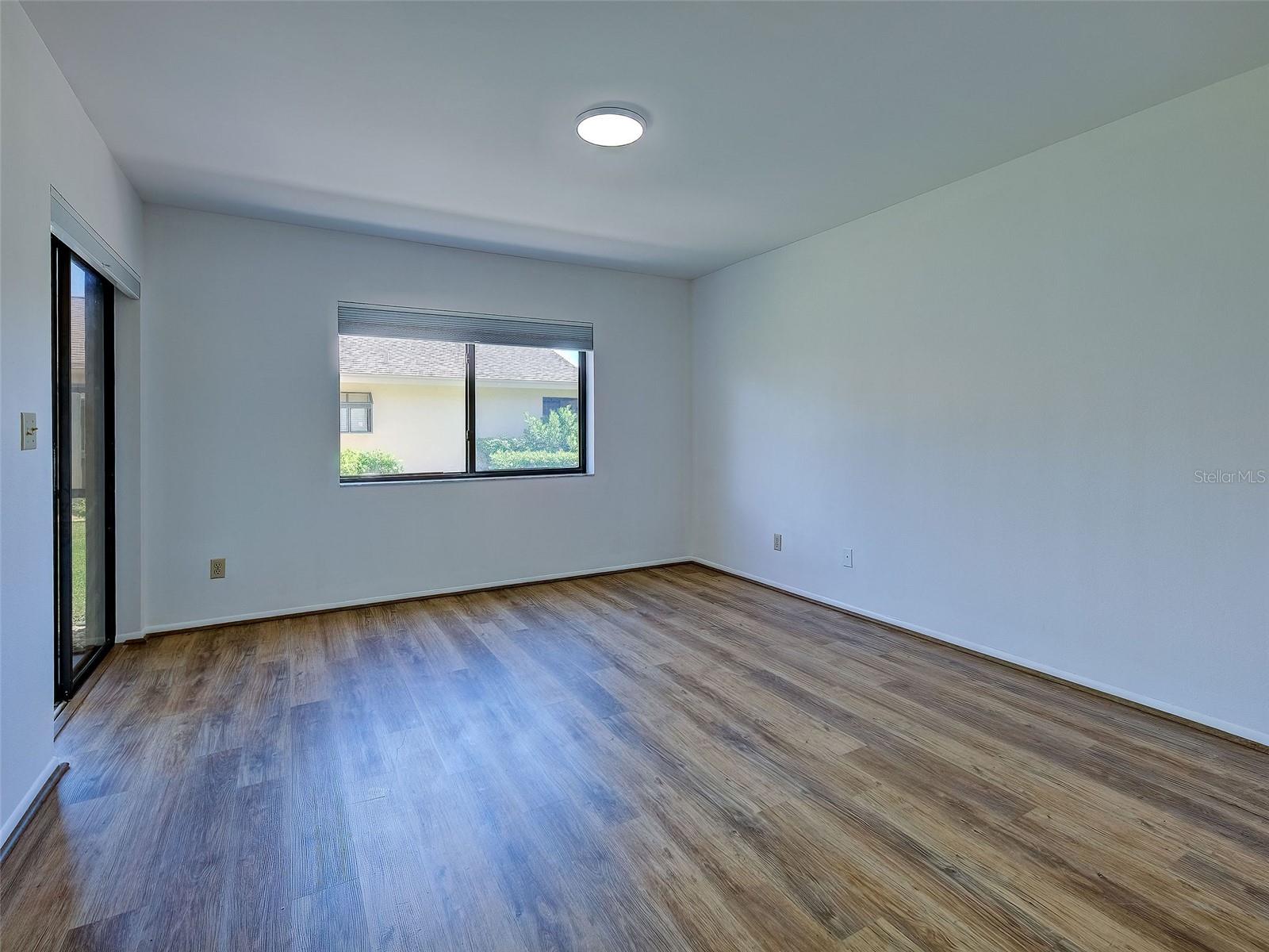 2004 Longpointe Cir #e2 Property Photo 29