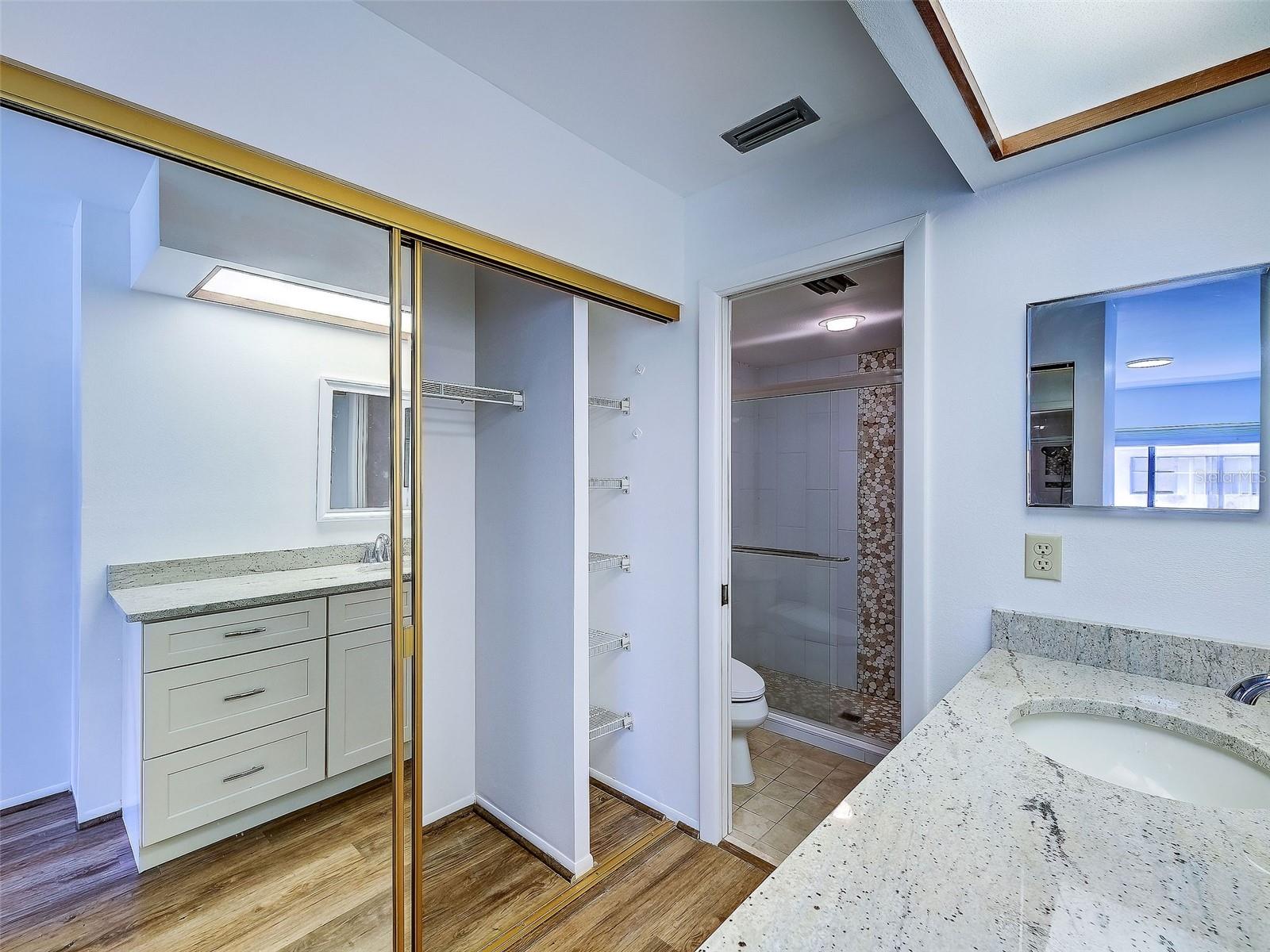 2004 Longpointe Cir #e2 Property Photo 33