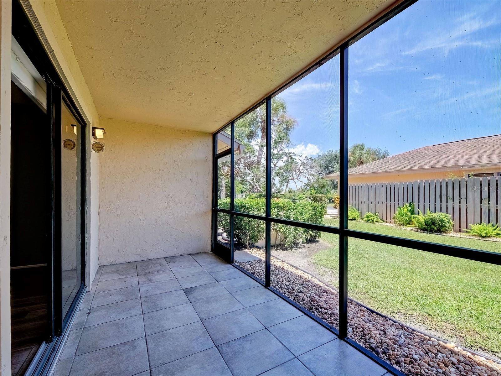 2004 Longpointe Cir #e2 Property Photo 36