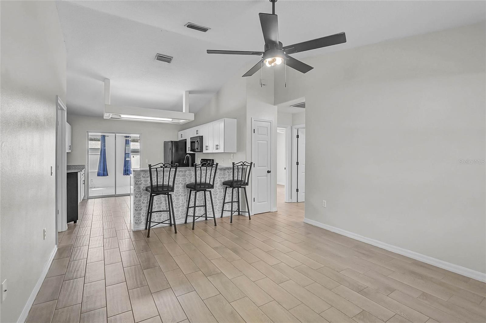 879 Nantucket Rd Property Photo 5