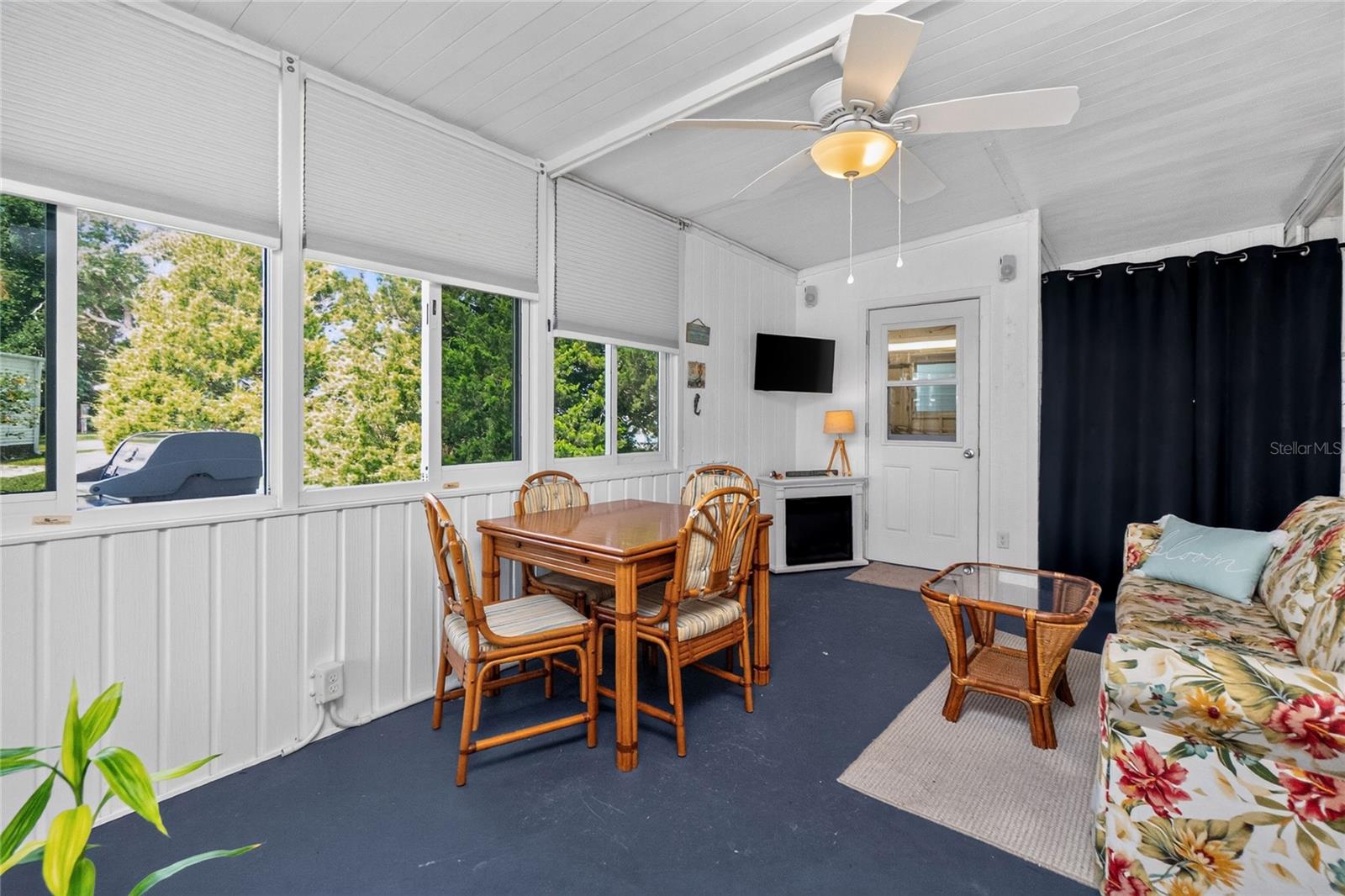 6741 Laurel Ct Property Photo 4