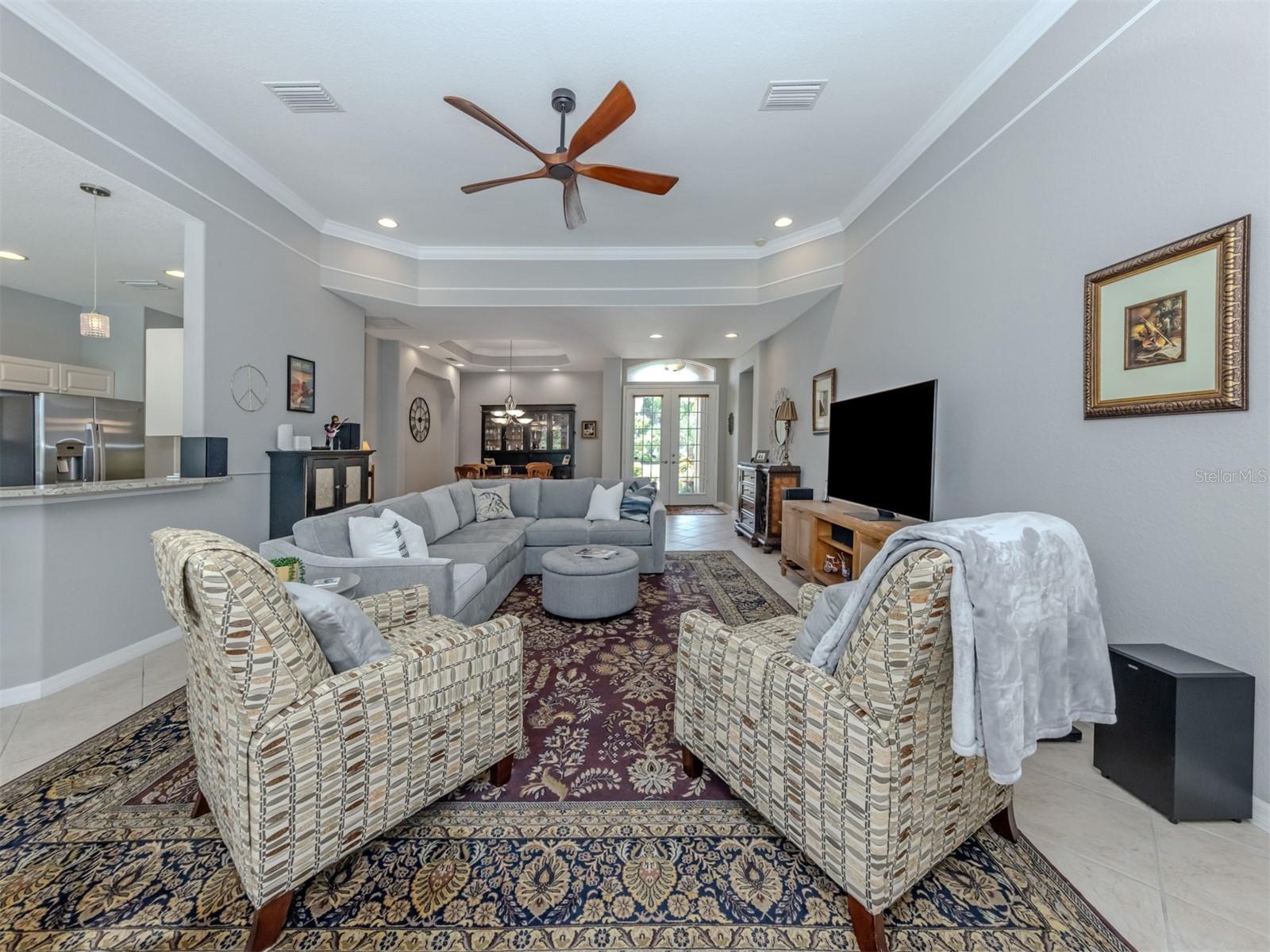 728 Serata St Property Photo 4
