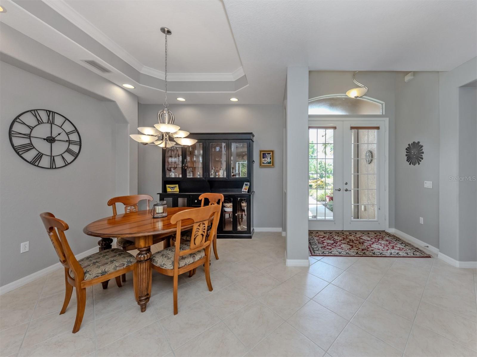 728 Serata St Property Photo 5