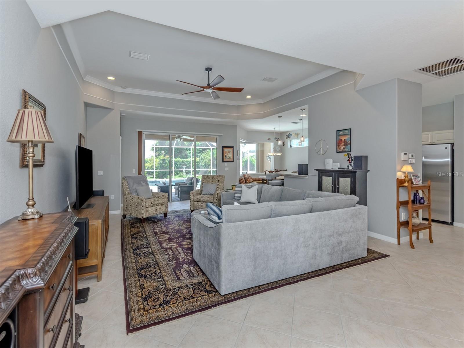 728 Serata St Property Photo 6
