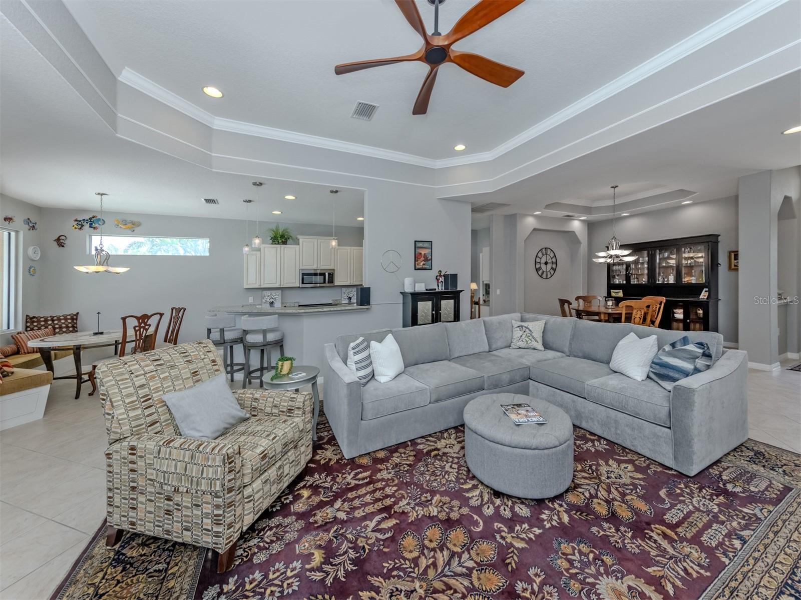 728 Serata St Property Photo 8