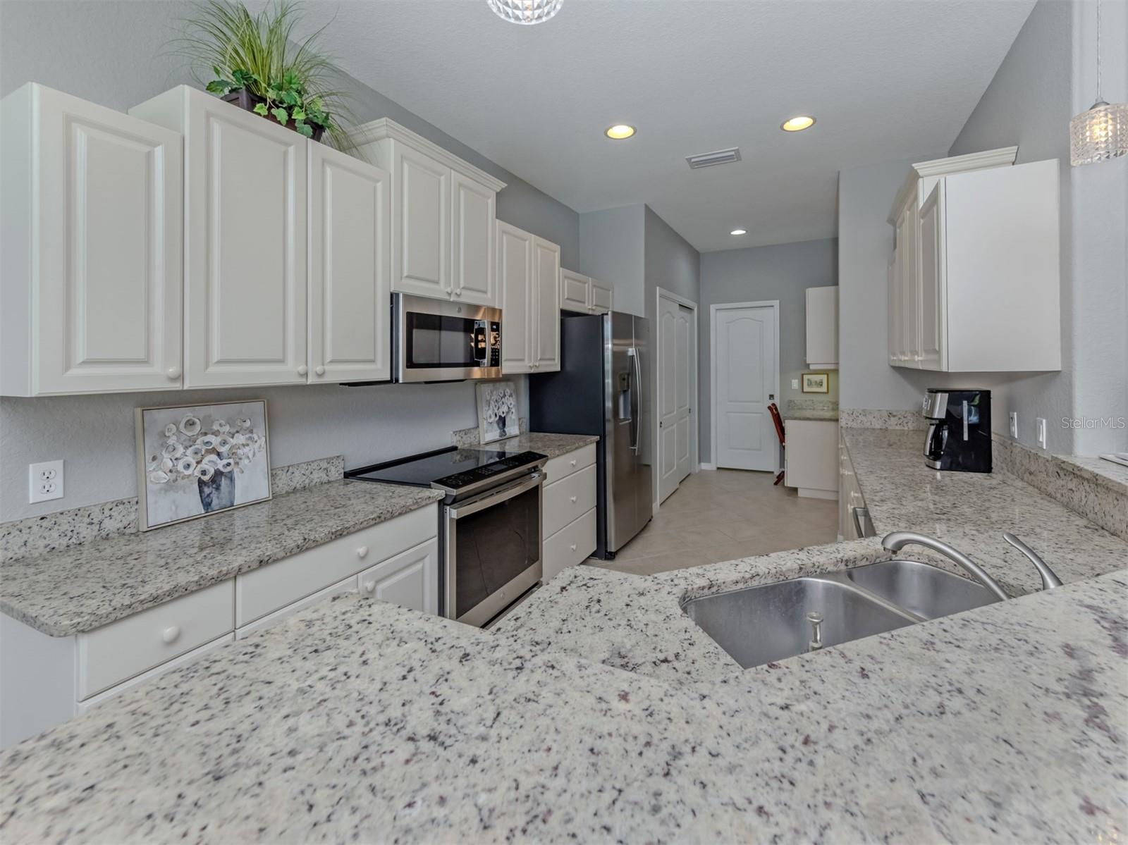 728 Serata St Property Photo 13