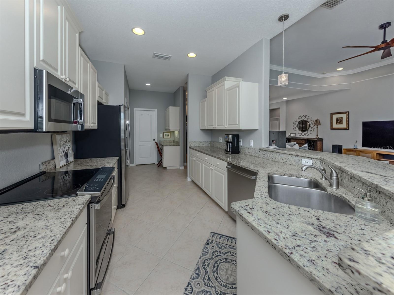 728 Serata St Property Photo 15